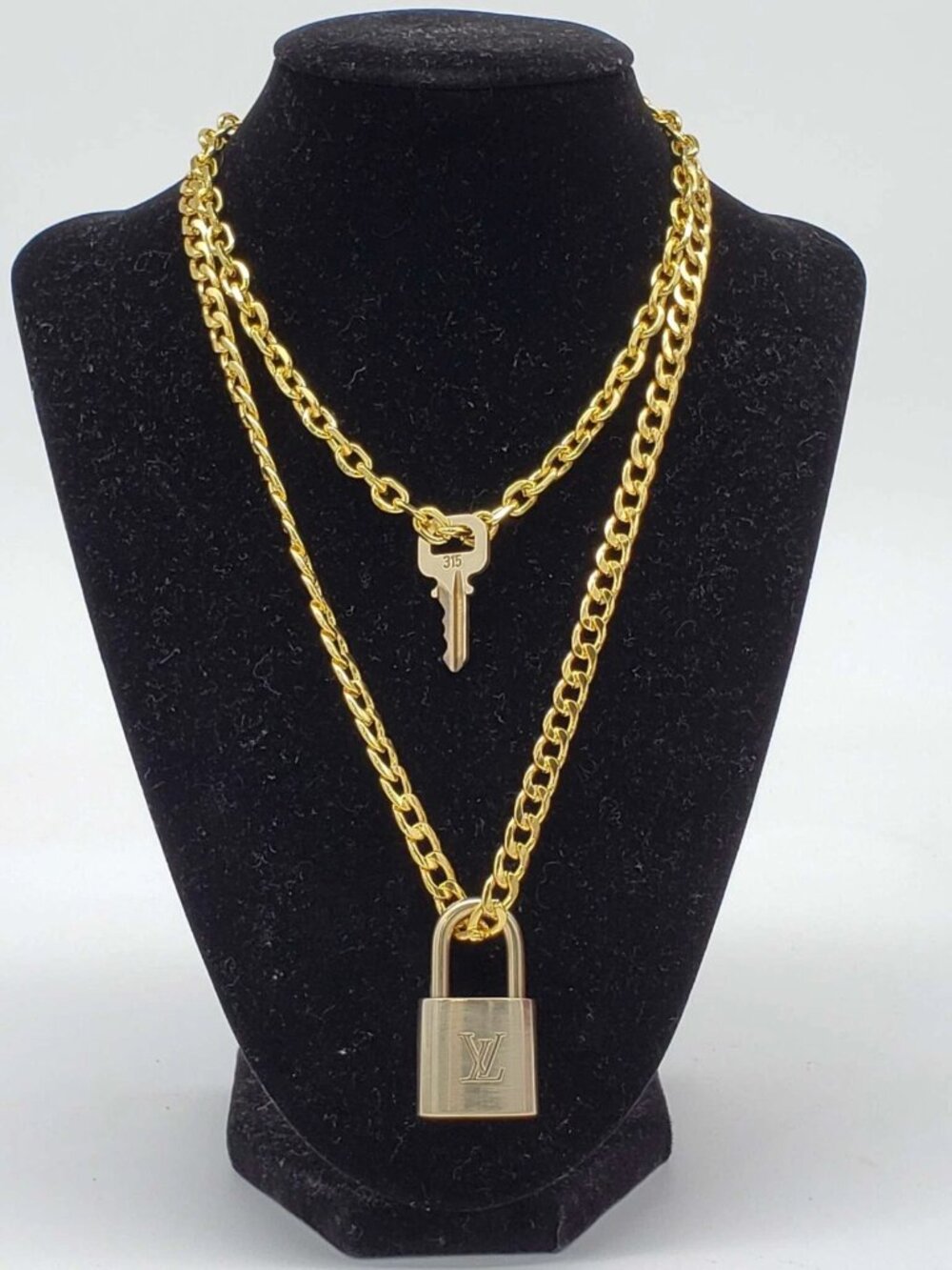 Gold-Plated Necklace with Authentic Louis Vuitton Padlock - Picture 9 of 11